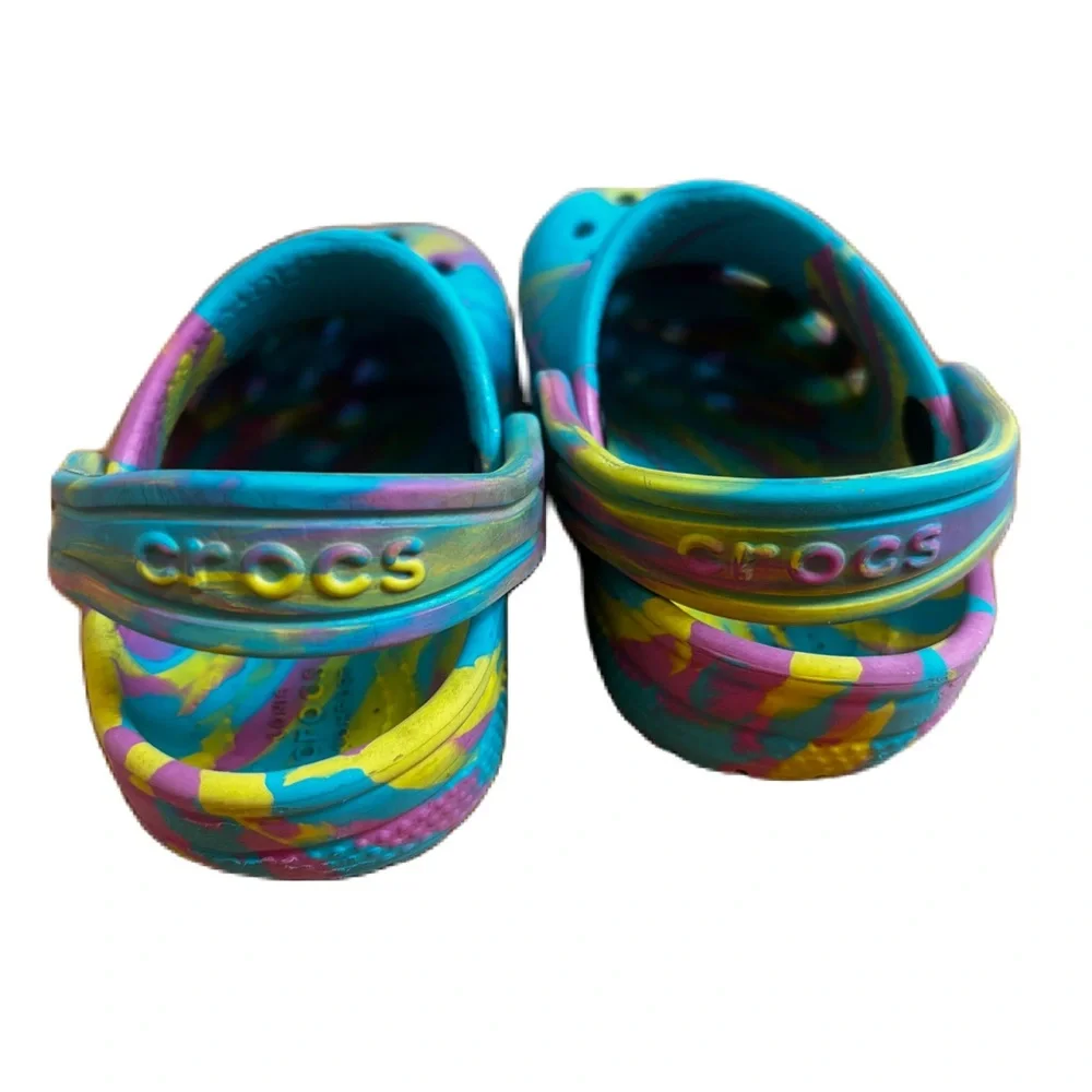 Crocs‎ Toddler C7 Size 7 Vibrant Kids Classic Clogs Water Shoes Blue Yellow Pink